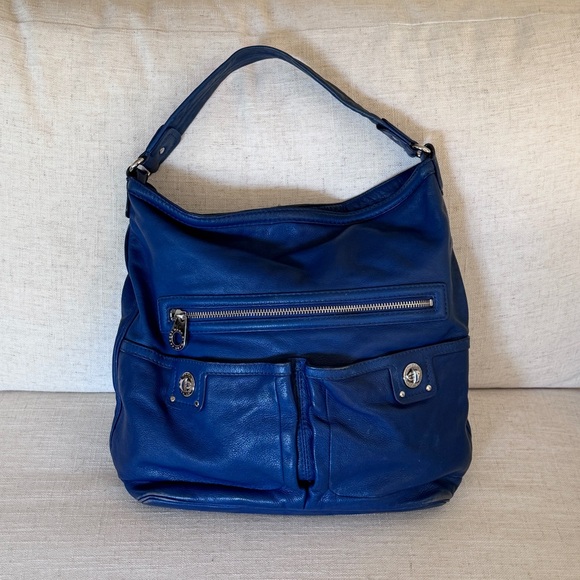 Marc by Marc Jacobs
Totally Turnlock
Faridah - True Blue - Picture 1 of 13